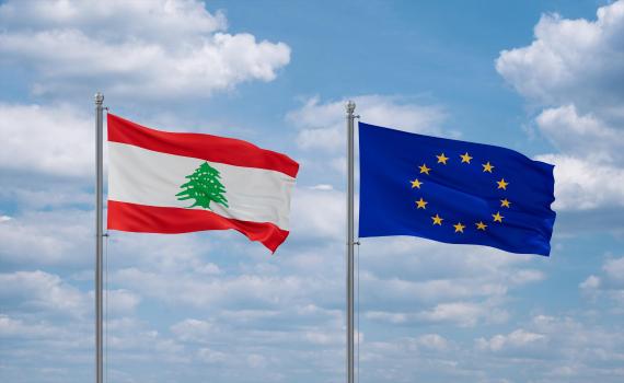 Libanon und EU Flagge
