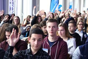 Schülerinnen und Schüler beim JugendpolitikTag in Neuss, 22.10.2015