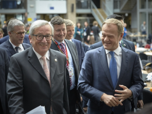 EU-Kommissionspräsident Juncker mit EU-Ratspräsident Tusk