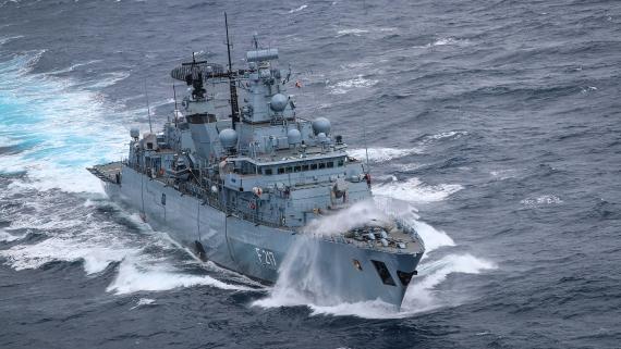  Die Fregatte F 217 Bayern fährt im Atlantik auf dem Weg zum Indo-Pacific Deployment 2021, am 05.08.2021.