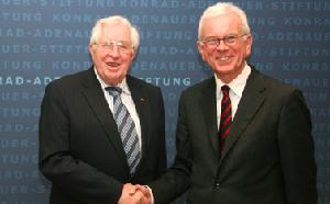 Prof. Dr. Bernhard Vogel (left) and Hans-Gert Poettering