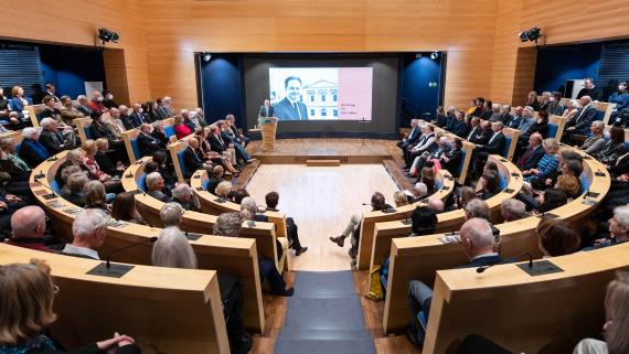 Prof. Dr. Lammert begrüßt zur Hommage an Max Hollein im Forum der Akadamie