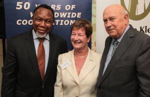 Prof. Dr. Neuss (stellv. KAS-Vorsitzende) mit den ehemaligen Päsidenten FW de Klerk und Kgalema Motlanthe