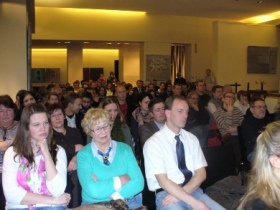 Zahlreiche Zuschauer verfolgten die Diskussion im Theater am Goetheplatz