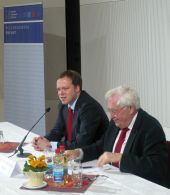 Mit Dr. Mario Voigt MdL und Prof. Dr. Bernhard Vogel führten die Gäste eine angeregte Diskussion.
