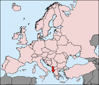 Albanien liegt in Südosteuropa. Angrenzende Länder sind Montenegro im Norden, Kosovo im Osten, Mazedonien im Südosten und Griechenland im Süden. Im Westen grenzt das Albanien an die Adria.