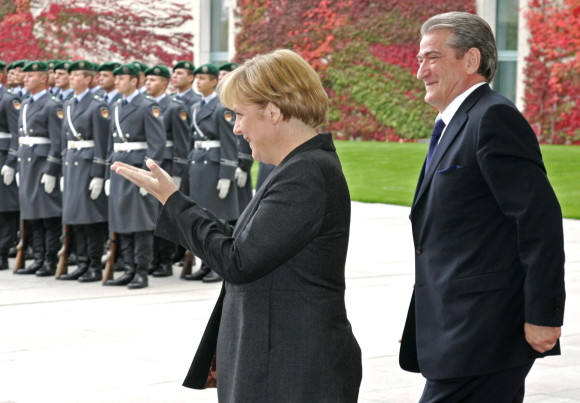 Berlin, 08.10.08: Merkel empfängt albanischen Premierminister mit militärischen Ehren