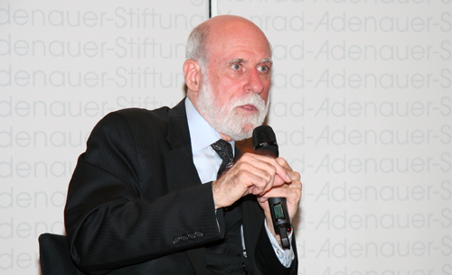 Vint Cerf: Zukunft der Sicherheit und offenen Standards im Internet Vint Cerf: Zukunft der Sicherheit und offenen Standards im Internet