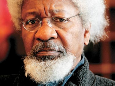 Wole Soyinka wurde als erstem Vertreter der afrikanischen Literatur der Nobelpreis für Literatur zuerkannt. Er wurde 1934 in eine Yoruba Familie geboren.