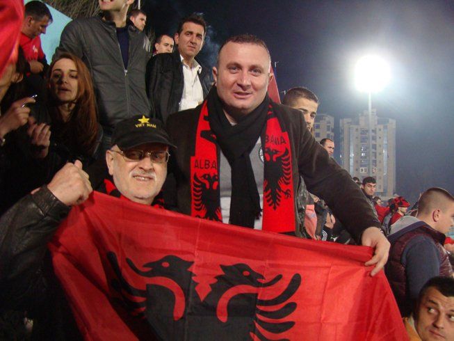 Dr. Willibold Frehner und Armand Plaka beim Nationalspiel Albaniens gegen Belarus in Tirana, den 26. März 2011