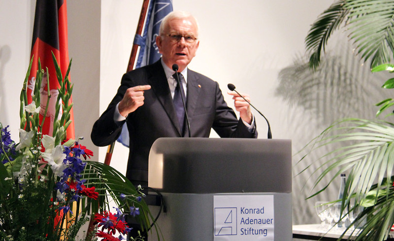 Dr. Hans-Gert Pöttering Dr. Hans-Gert Pöttering