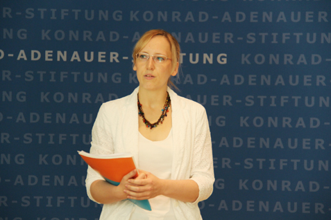Muslimische Jugendliche in der Schule, Katharina Senge (Koordinatorin für Zuwanderung, KAS) Muslimische Jugendliche in der Schule, Katharina Senge (Koordinatorin für Zuwanderung, KAS)