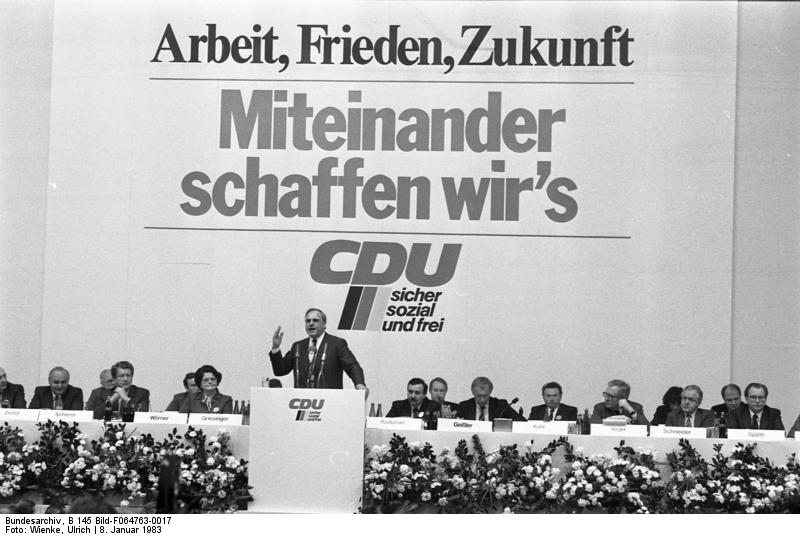 CDU-Wahlkundgebung zur vorgezogenen Bundestagswahl (6. März 1983) mit Bundeskanzler Dr. Helmut Kohl am 8. Januar 1983 in Ludwigshafen. CDU-Wahlkundgebung zur vorgezogenen Bundestagswahl (6. März 1983) mit Bundeskanzler Dr. Helmut Kohl am 8. Januar 1983 in Ludwigshafen.