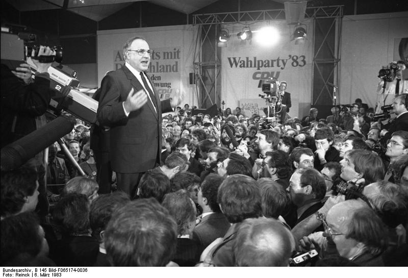 6. März 1983: Wahl-Party der CDU im Bonner Konrad-Adenauer-Haus. 6. März 1983: Wahl-Party der CDU im Bonner Konrad-Adenauer-Haus.