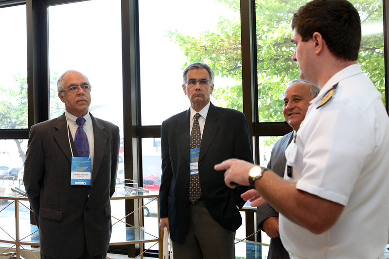 Discussões durante um coffee break - Forte de Copacabana 2012