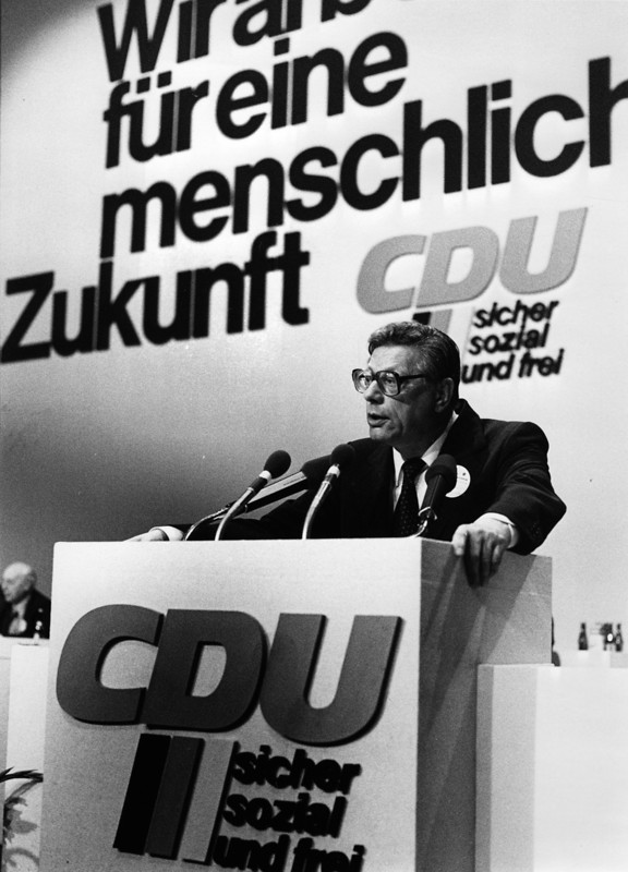 Peter Lorenz beim Bundesparteitag der CDU 1981 in Mannheim Peter Lorenz beim Bundesparteitag der CDU 1981 in Mannheim