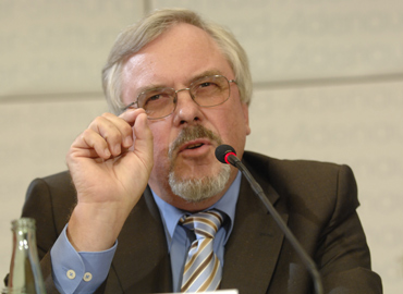 Prof. Kurt Hahlweg...