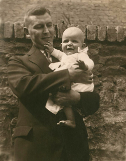 Köppler: Auf dem Arm seines Vaters Josef Franz Köppler im Jahre 1926.