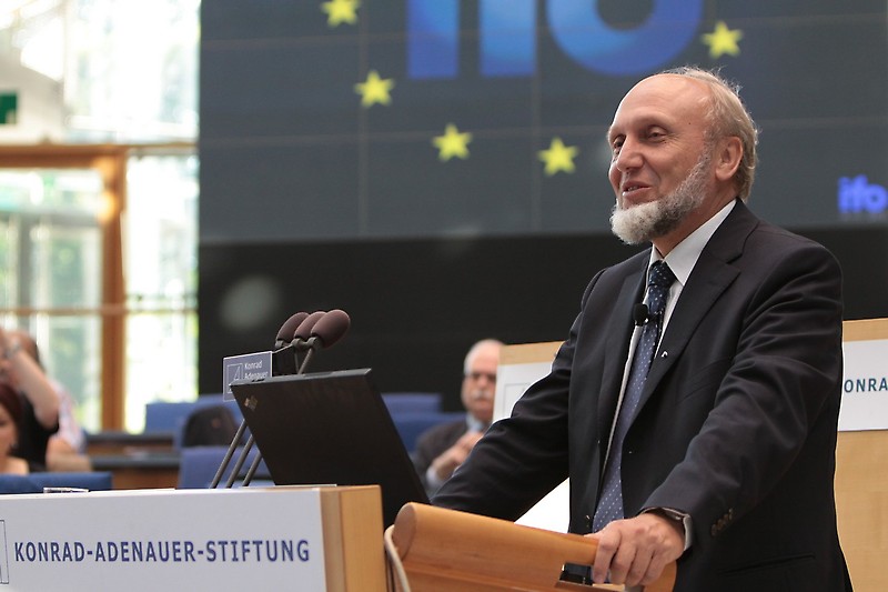Rednertour SozMW 2010: Prof. Dr. Dr. h. c. Hans-Werner Sinn Rednertour SozMW 2010: Prof. Dr. Dr. h. c. Hans-Werner Sinn