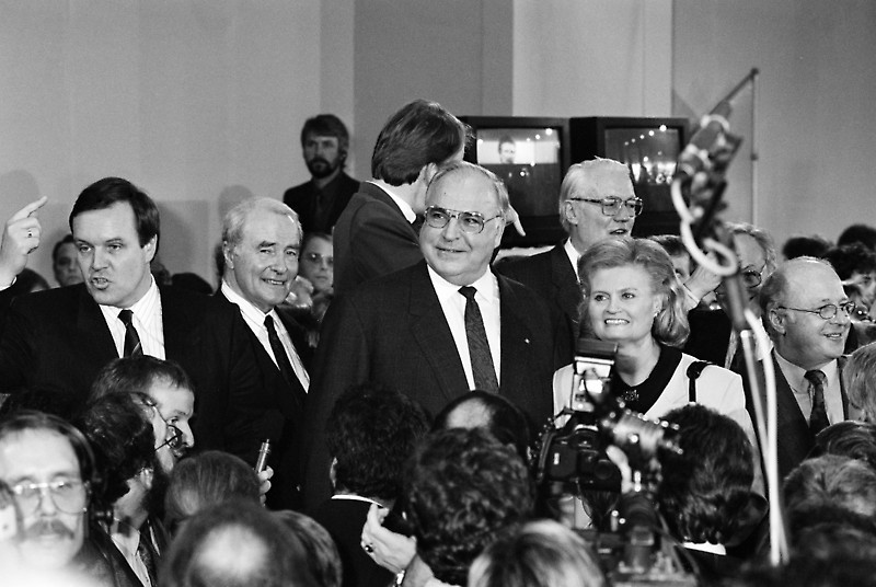 Helmut Kohl am Abend des 2. Dezember 1990 mit Ehefrau Hannelore Helmut Kohl am Abend des 2. Dezember 1990 mit Ehefrau Hannelore