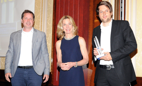 /documents/252038/253255/140728_jona_rias-auszeichnung.jpg/e0507dfc-2511-f286-7237-84c2aadf56a6