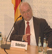 /documents/252038/253255/schroeder1_180.jpg/e9512b84-551c-c2e5-55b6-a04b72c2f345