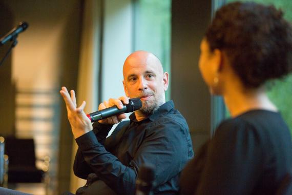 ...und den Zusammenhang von Sprache und Identität