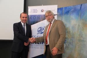 Prof. Dr. Stefan Jost (KAS México) con Manfred Weber (PPE)