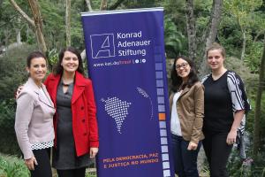 Camila Braga, Marina Caetano, Karine Barcelos und Stephanie Kloidt bei einer Veranstaltung der Jugendorganisation der PSDB