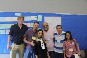 Kevin Kaisig (li.) mit Teilnehmern eines Workshops der KAS im Themenbereich "Politische Bildung"