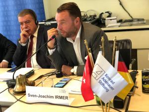 Mehmet Akarca, Chefberater des türkischen Präsidenten und Sven-Joachim Irmer, Leiter des Büros der Konrad-Adenauer-Stiftung in der Türkei