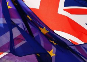 EU- und UK-Flagge