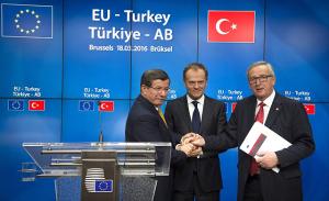 Türkischer Premierminister Ahmet Davutoðlu, Ratspräsident Donald Tusk, Kommissionspräsident Jean-Claude Juncker | Quelle: Europäischer Rat