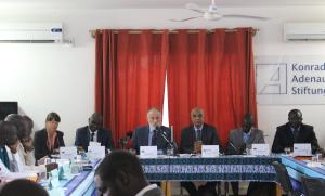 Podium du Seminiare KAS EU suivi recommandations electorales. Ute Bocande, Ismaila Madior Fall, Ambassadeur EU, Charles Huber, Ndiaga Sylla, Mouhamed M. Thioune