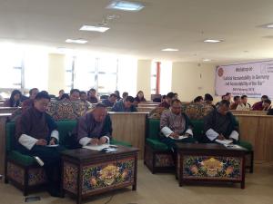 Richter und andere Juristen aus Bhutan nehmen an einem Workshop zu Richterlicher Rechenschaftspflicht teil.