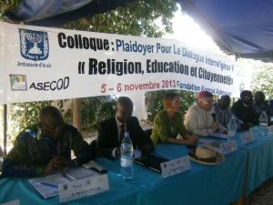 Dialogue interreligieux podium