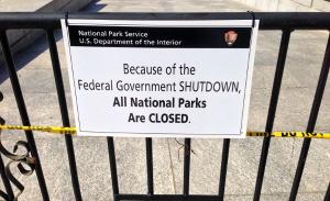 Geschlossene World War II Gedenkstätte in Washington während des Federal Government Shutdown | Foto: Flickr/John Sondermann