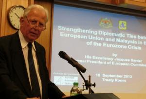 The former President of the EU-Commission Jacques Santer at a discussion forum of the Institute for Diplomacy and Foreign Relations and KAS in Malaysia