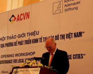 Eröffnungskonferenz des neuen KAS-EU Projektes LoGoViC, 13.09.13. Im Bild: EU Botschafter in Vietnam, Dr. Franz Jessen.