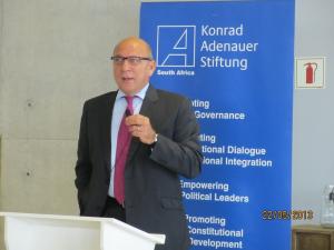 Minister Trevor Manuel auf gemeinsamen Arbeitsfrühstück von KAS und KAIROS (Stellenbosch, 23.05.2013).