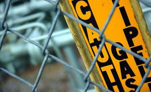 Ein Absperrung mit dem Schild "Caution, Gas Pipeline" | Foto: theparadigmshifter/Flickr