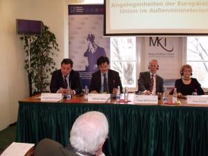 Doris Pack MdEP am Ungarischen Institut für Auswärtige Angelegenheiten mit Botond Zákonyi, Bálint Ódor, Frank Spengler und Mihály Balla