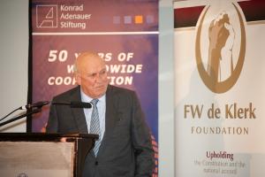 FW de Klerk waehrend seiner Rede auf der Konferenz "Uniting Behind the Constitution" am 02.02.2013 in Kapstadt.