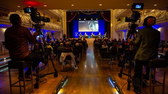 Die diesjährige F.A.Z.-KAS-Debatte fand im Kaisersaal in Erfurt statt.