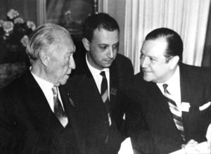Konrad Adenauer, Rafael Caldera, Dolmetscher, am 2. Februar 1962, Rhöndorf