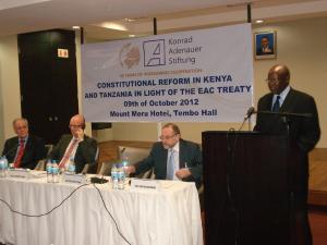 Justice Philip Tunoi delivering the keynote speech. Looking on from L-R are H.E. Amb. Brandes, Hon. Kauder and Prof. Roschmann