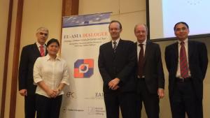 Gruppenfoto der Redner: Dr. Wilhelm Hofmeister, Dr. Yeo Lay Hwee, Marc Ungeheuer, Josef Janning und Professor Zheng Yongnian (v.l.)