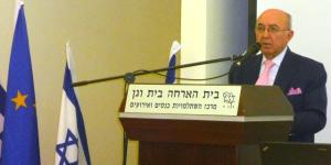 Botschafter Luis Gallegos bei seiner Rede am 13. März 2012