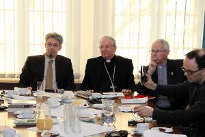 v.l.: Stephan Raabe, Bischof Stanisław Budzik, Caritasdirektor Dr. Marian Subocz, Dr. Stefan Meetschen
