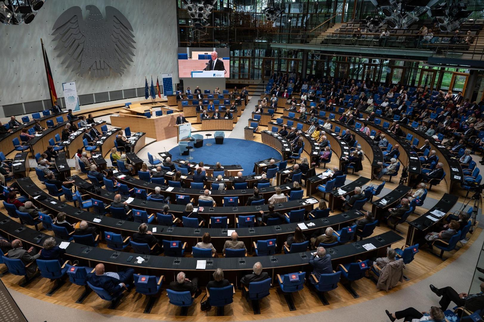 Bonner Forum Titelbild, Ehemaliger Plenarsaal des Deutschen Bundestages in Bonn